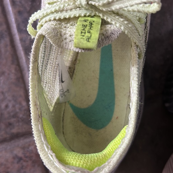 Women’s size 7 & 7.5 and 8 Alphafly runners - Picture 4 of 5